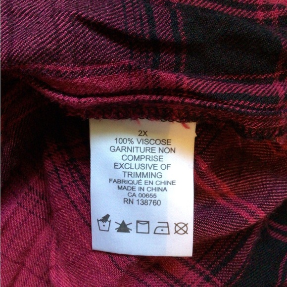 DC jeans woman’s shirt. Size 2X. - Picture 3 of 4